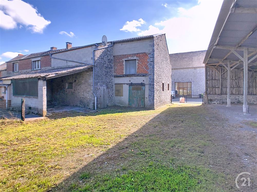 Ferme avec dépendances et terrain à rénover