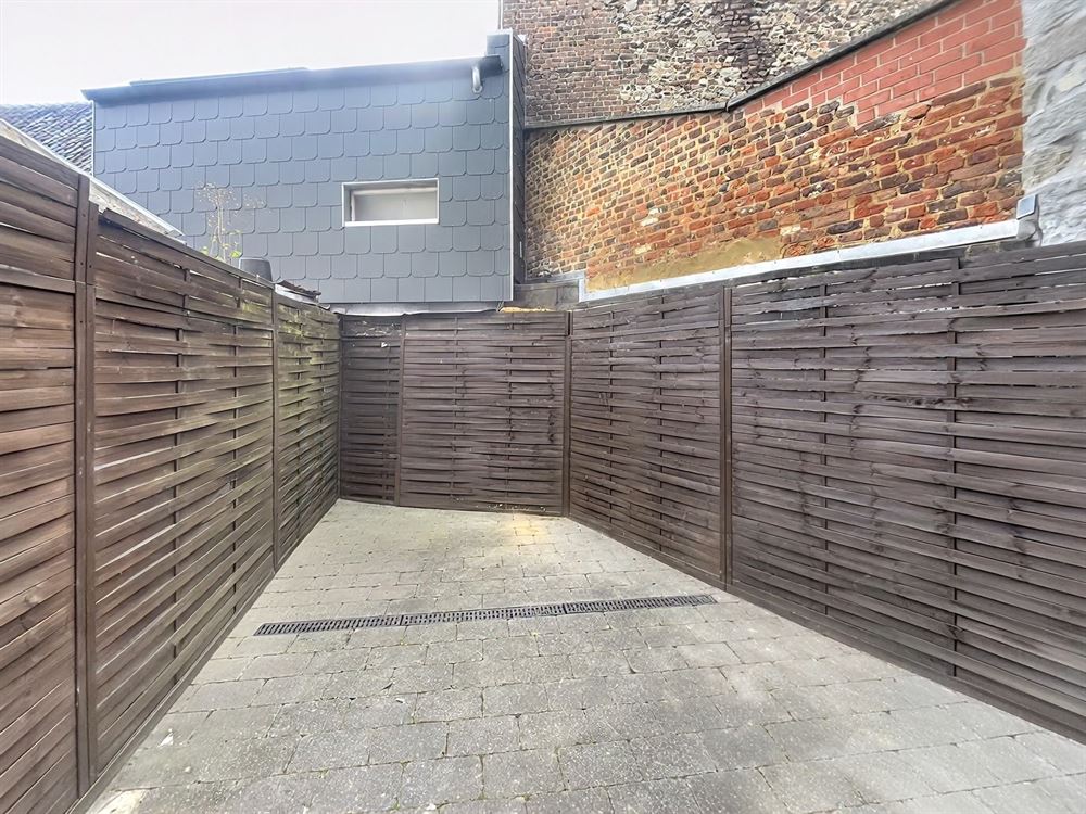 JOLIE MAISON ENTIEREMENT RENOVEE AVEC COUR DE 18 M