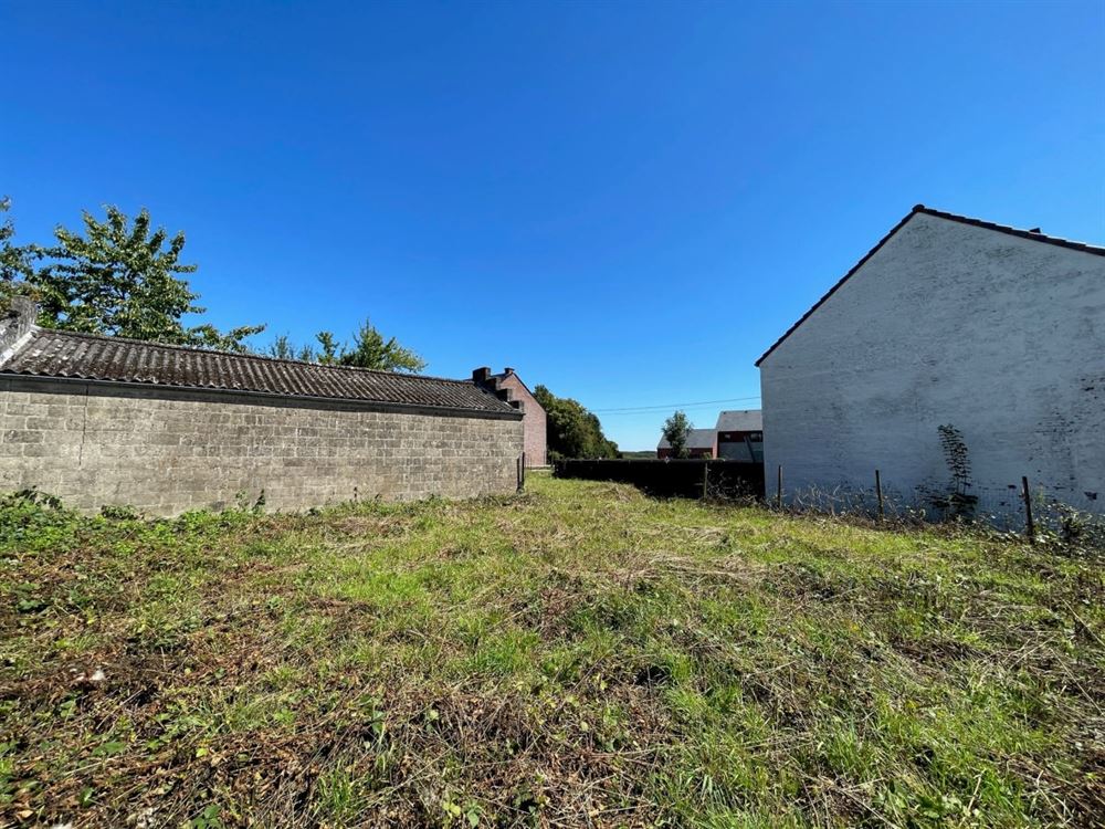 SUPERBE TERRAIN A BATIR DE 9,83 ARES - GARAGE - AC