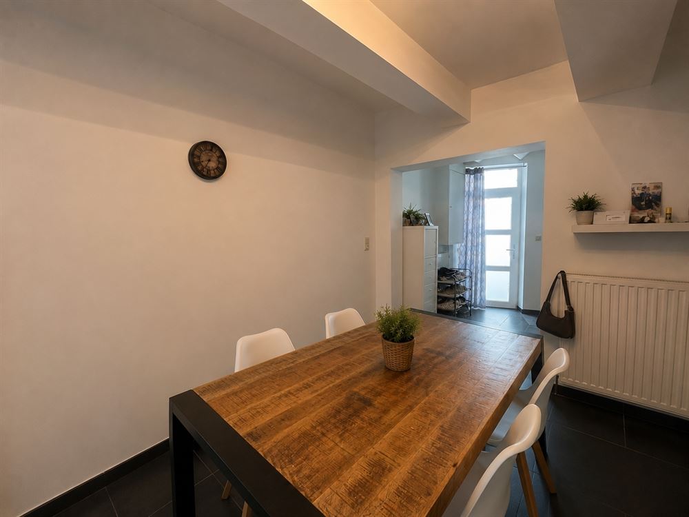 JOLIE MAISON ENTIEREMENT RENOVEE AVEC COUR DE 18 M