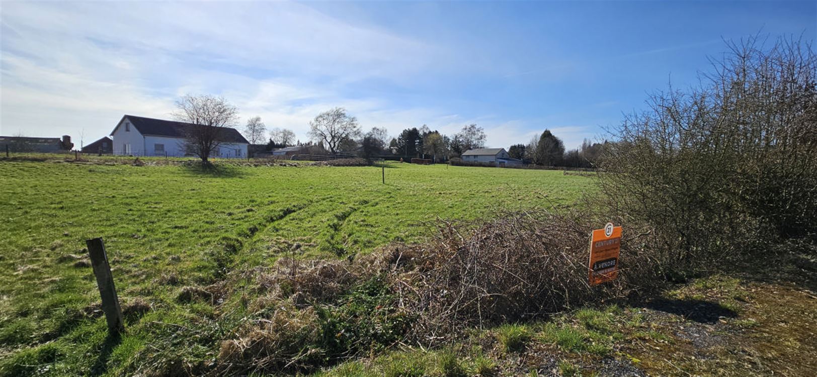 TERRAIN A BATIR DE 1051M²
