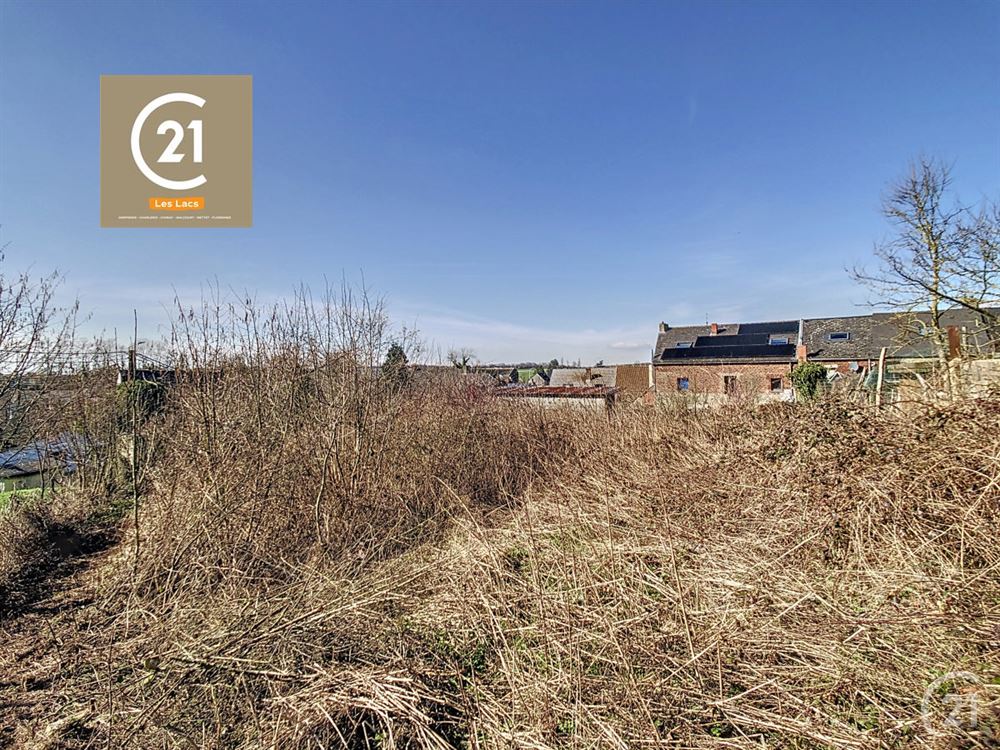 BELLE MAISON A RENOVER - 2 CHAMBRES - GARAGE - JAR