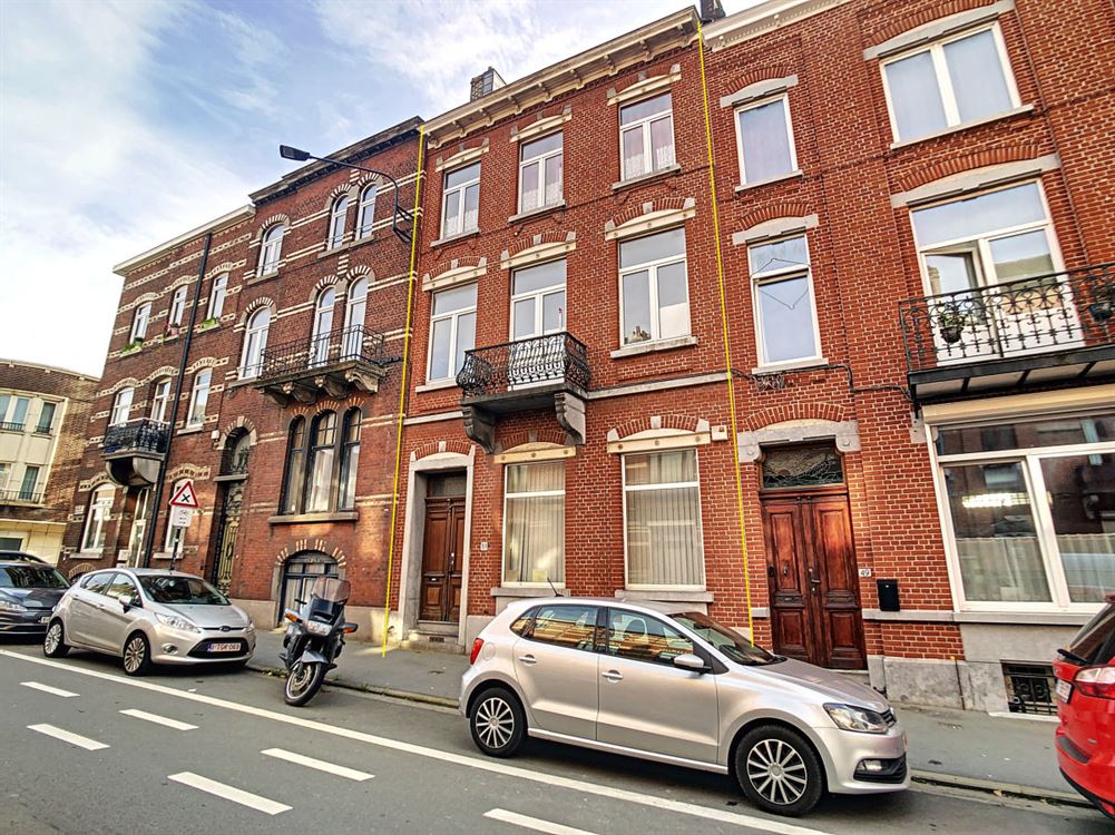 BELLE MAISON DE MAITRE SUR 3 NIVEAUX AVEC COUR