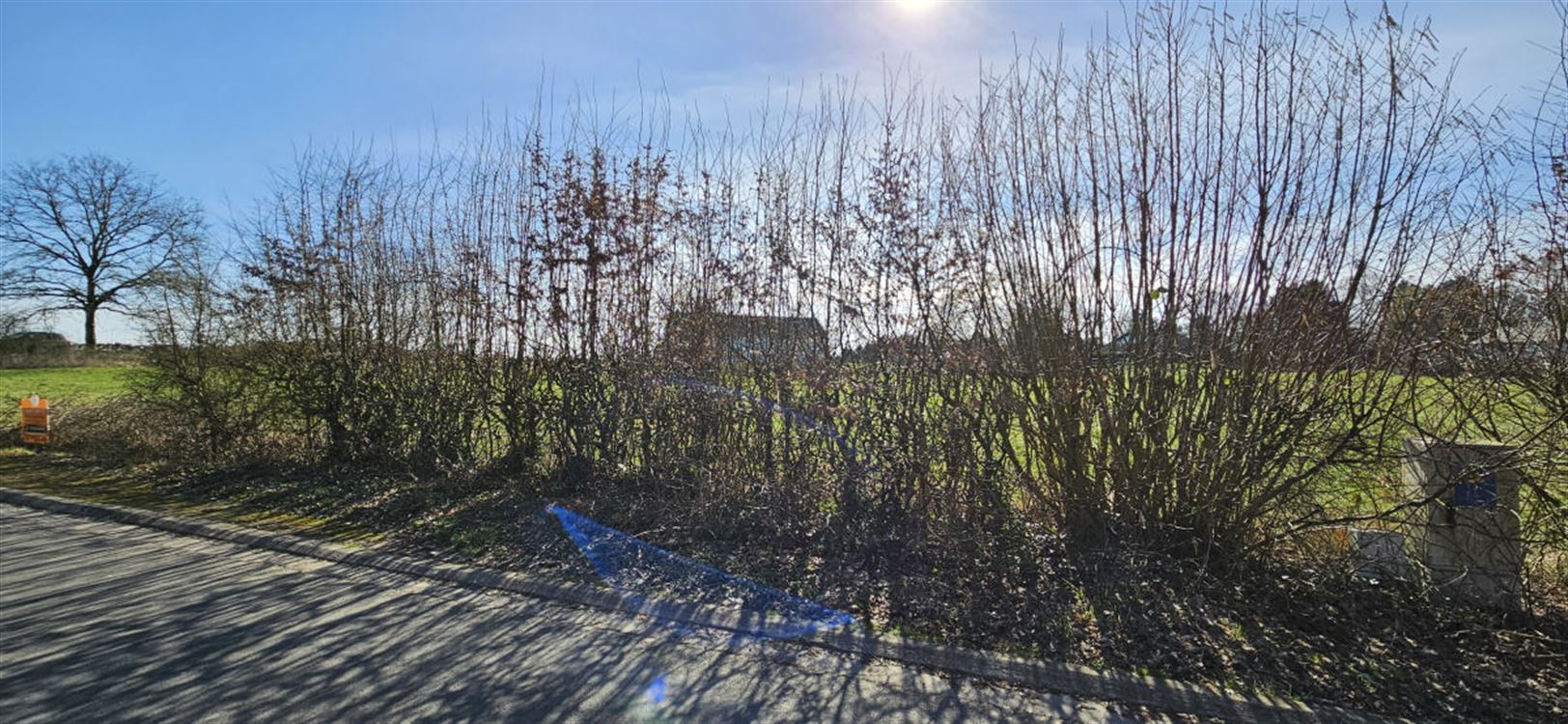 TERRAIN A BATIR DE 1051M²