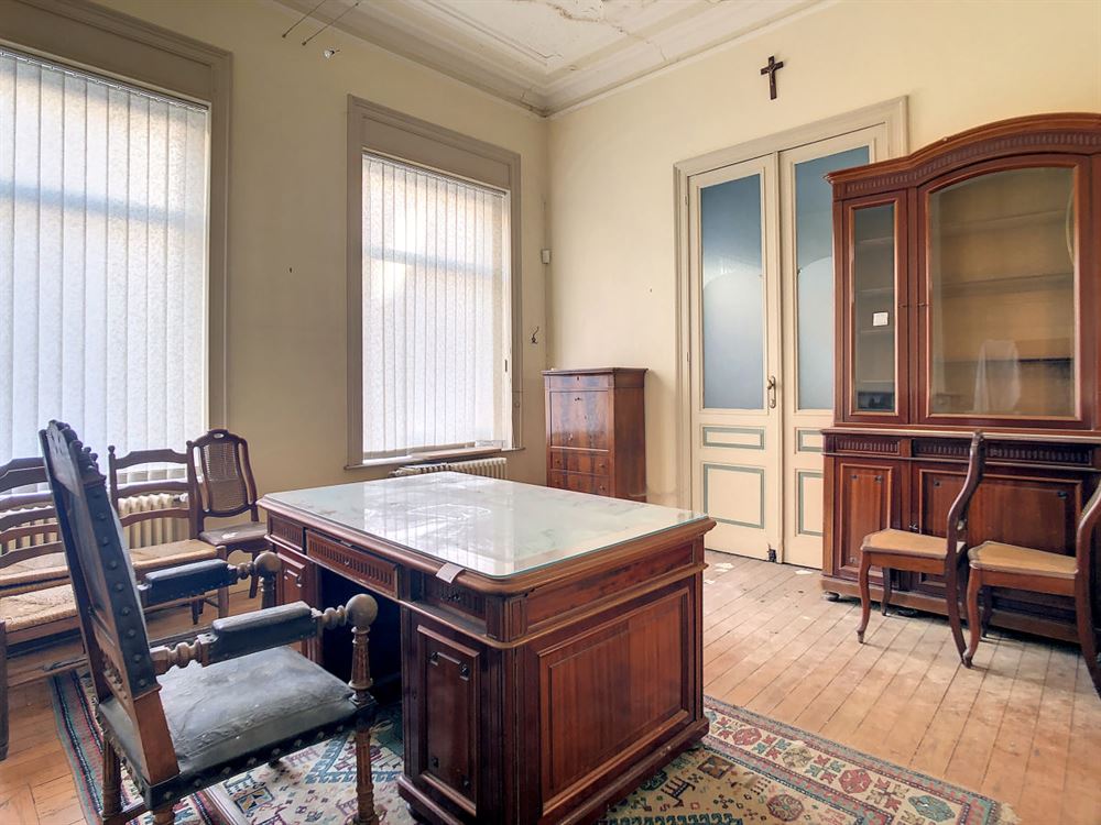 BELLE MAISON DE MAITRE SUR 3 NIVEAUX AVEC COUR