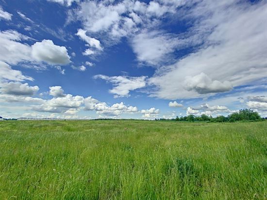 SUPERBE TERRAIN A BATIR D'ENVIRON 63 ARES DONT 50