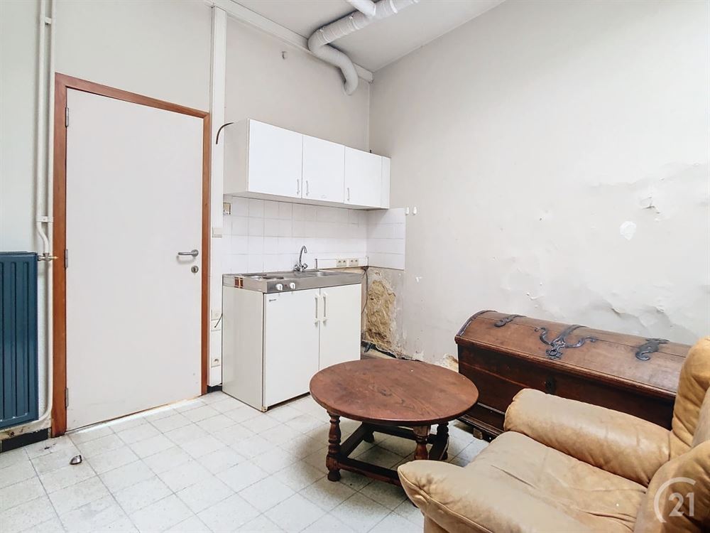 MAISON DE COMMERCE + APPARTEMENT IDEALEMENT SITUEE