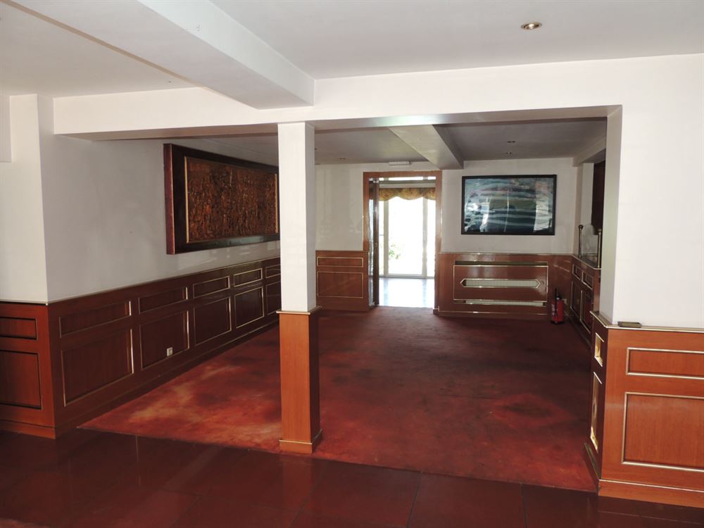 MAISON DE COMMERCE EN PLEIN CENTRE-VILLE