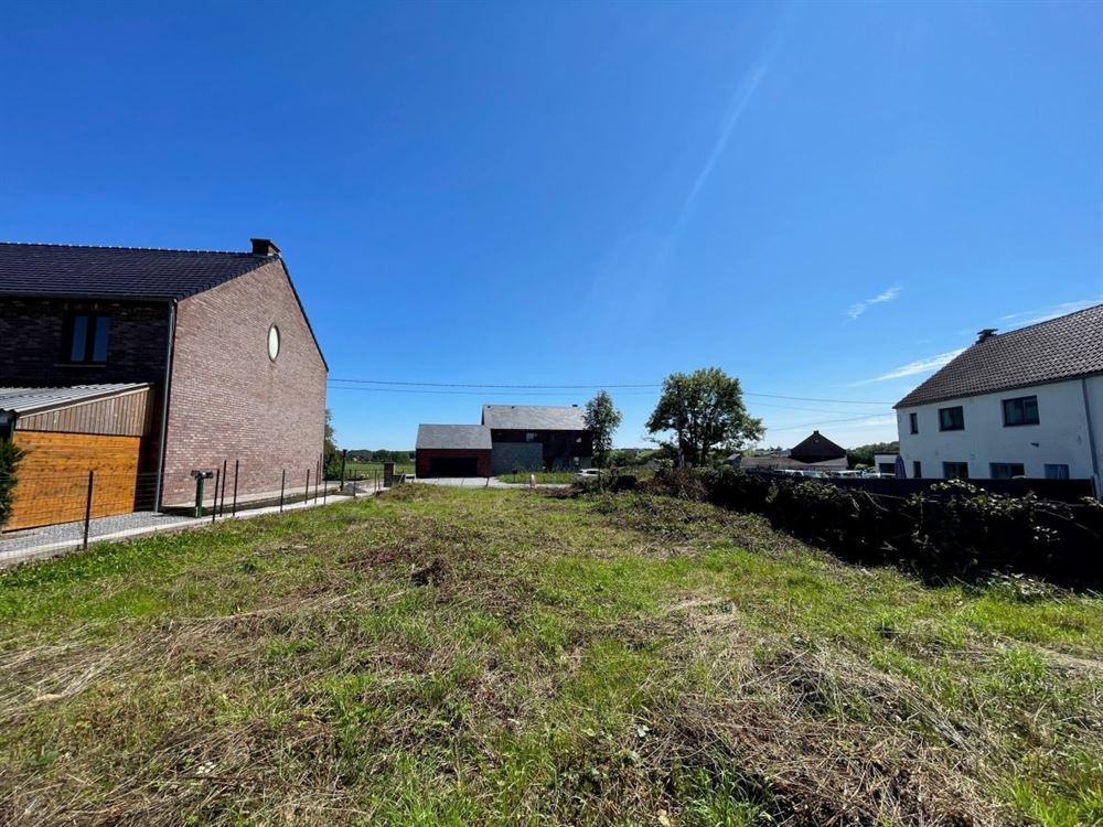 SUPERBE TERRAIN A BATIR DE 9,83 ARES - GARAGE - AC