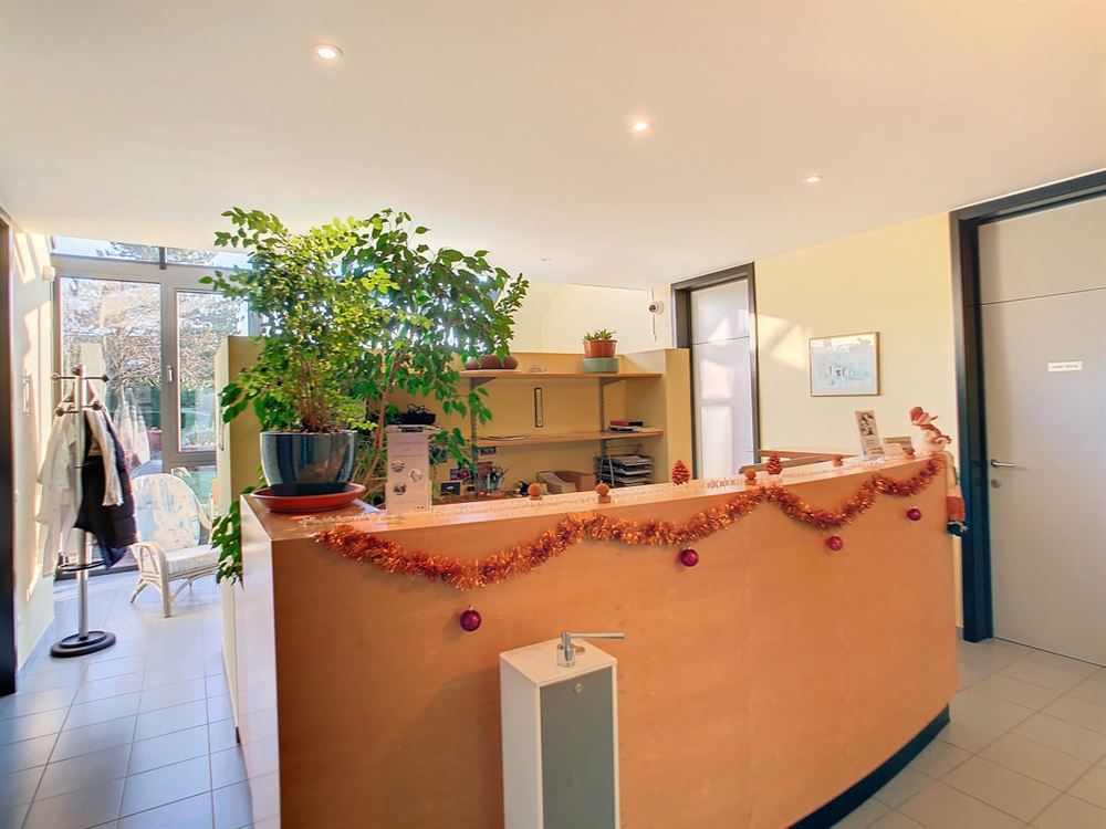 CABINET MEDICAL AVEC SECRETARIAT ET SALLE D'ATTENT