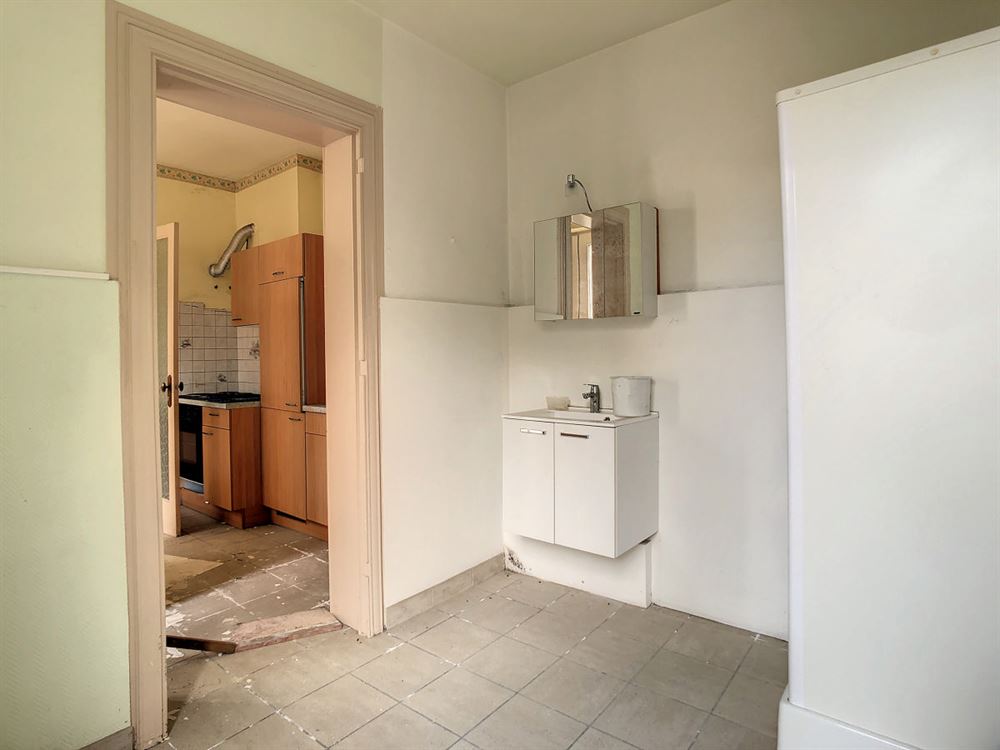 BELLE MAISON DE MAITRE SUR 3 NIVEAUX AVEC COUR