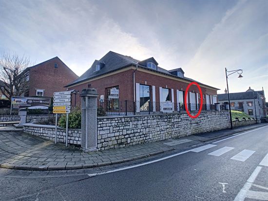 BUREAU AVEC CUISINE ET WC