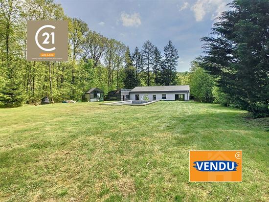 SUPERBE VILLA DE PLAIN-PIED AVEC PISCINE 