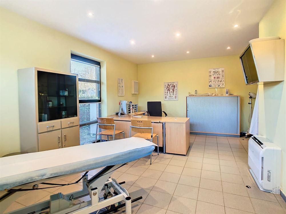 CABINET MEDICAL AVEC SECRETARIAT ET SALLE D'ATTENT