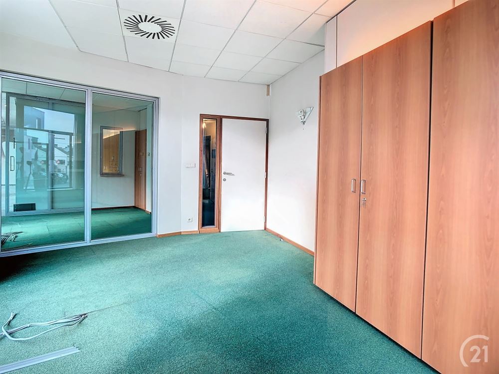 MAISON DE COMMERCE + APPARTEMENT IDEALEMENT SITUEE