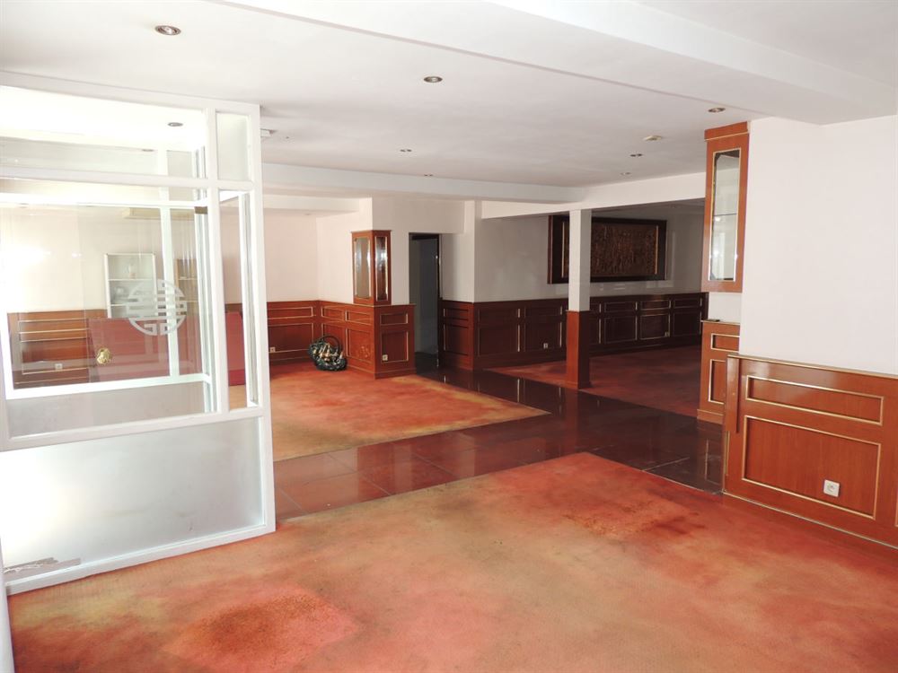 MAISON DE COMMERCE EN PLEIN CENTRE-VILLE