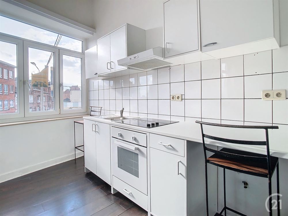MAISON DE COMMERCE + APPARTEMENT IDEALEMENT SITUEE