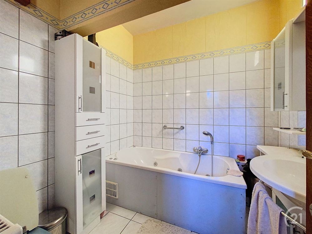Villa 4 façades avec salle de banquet et espace pr