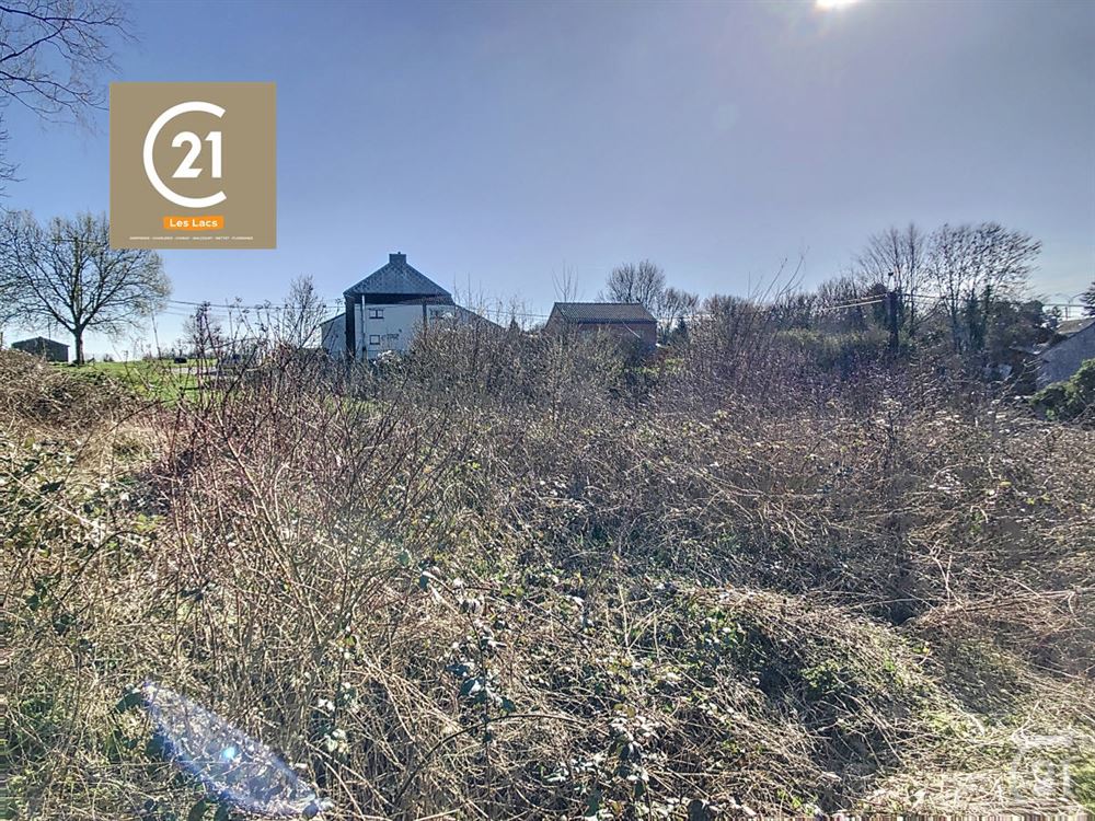 BELLE MAISON A RENOVER - 2 CHAMBRES - GARAGE - JAR