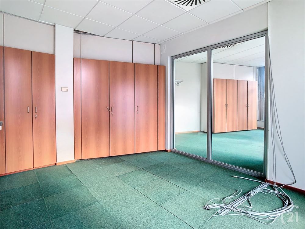 MAISON DE COMMERCE + APPARTEMENT IDEALEMENT SITUEE