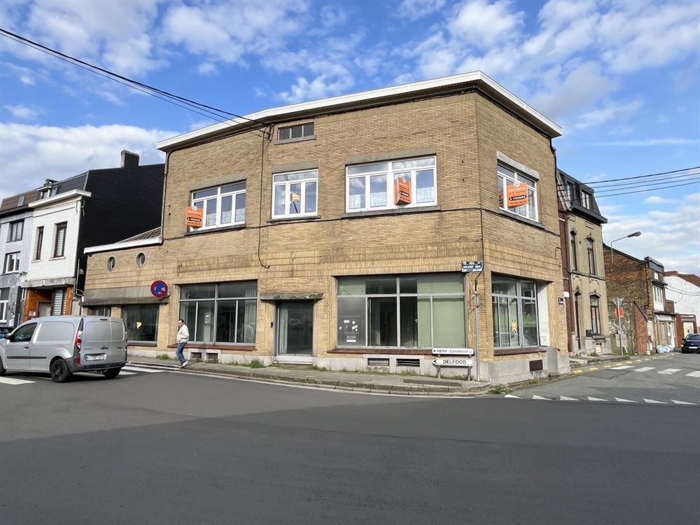 MAISON DE COMMERCE + APPARTEMENT IDEALEMENT SITUEE