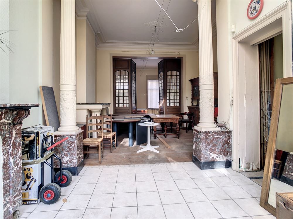 BELLE MAISON DE MAITRE SUR 3 NIVEAUX AVEC COUR