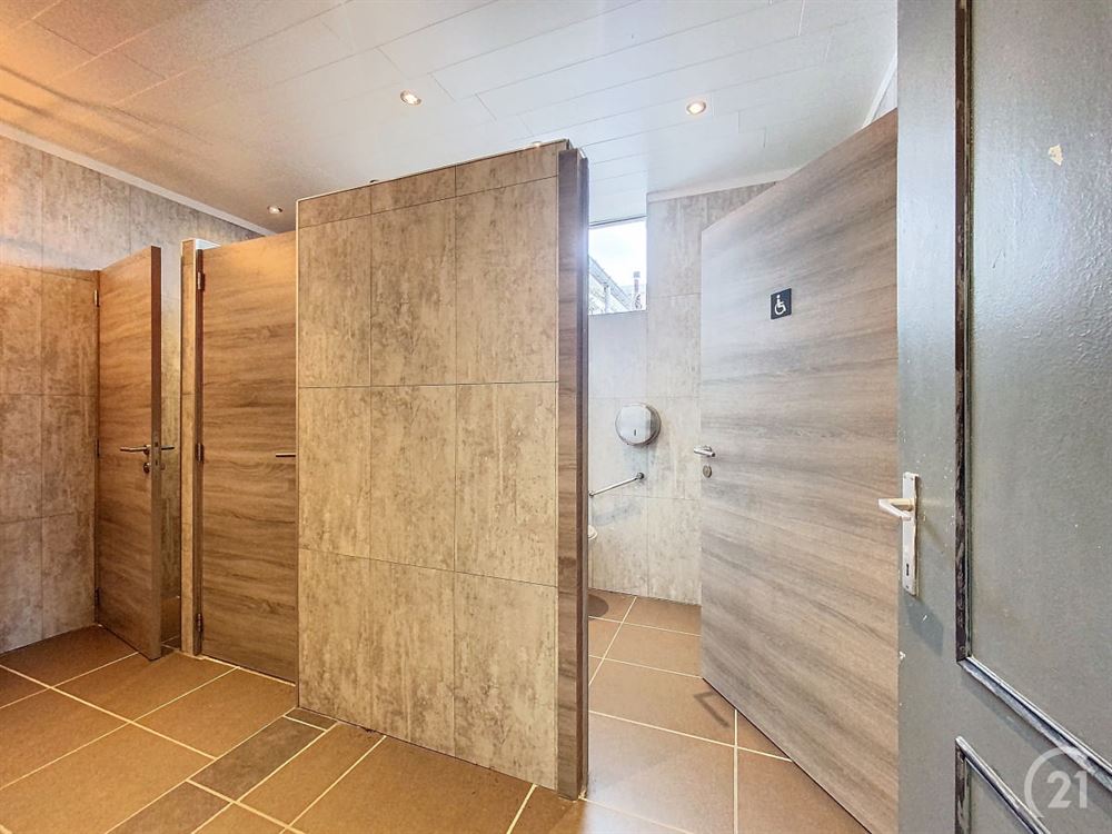 Villa 4 façades avec salle de banquet et espace pr