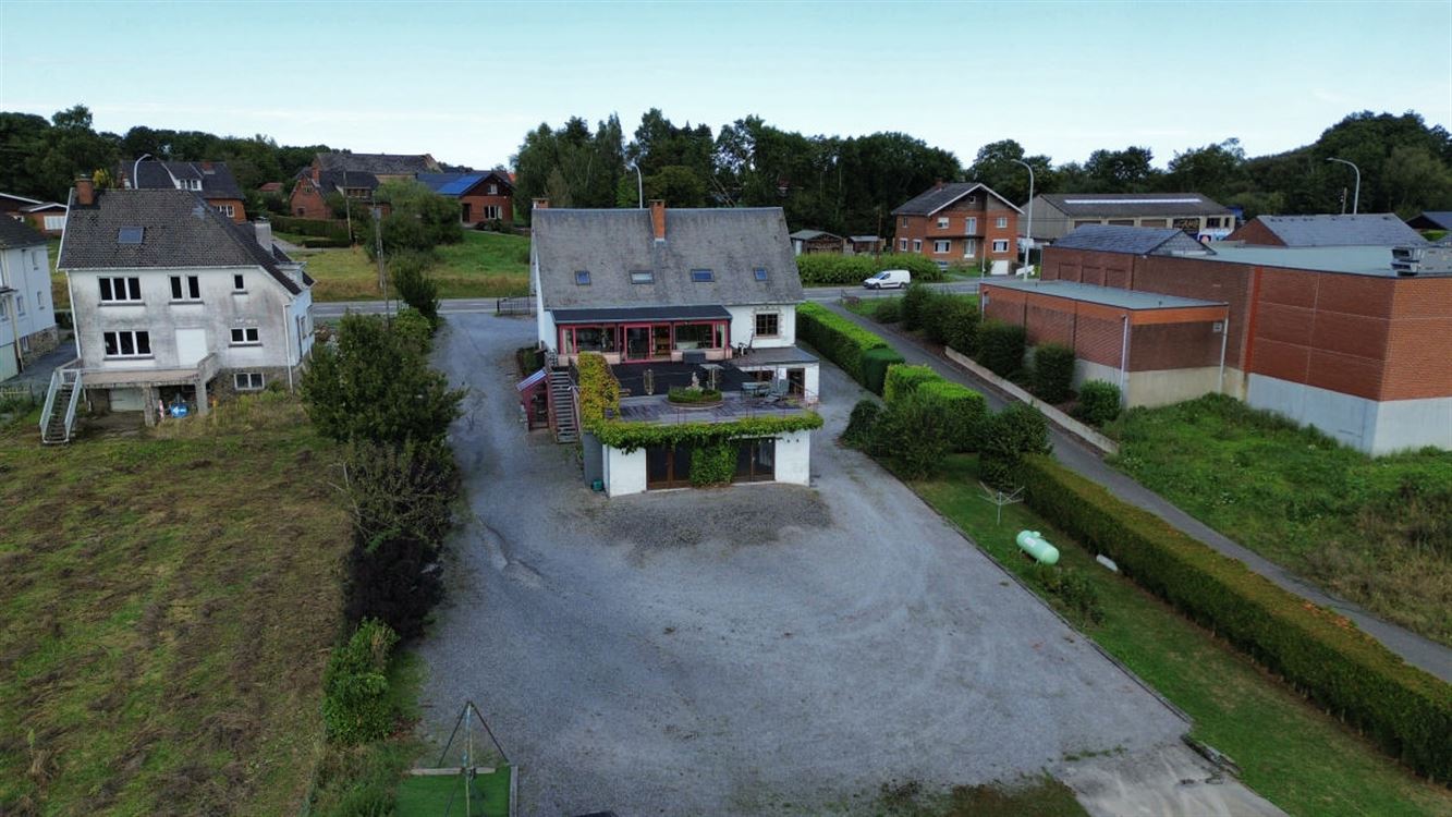 Villa 4 façades avec salle de banquet et espace pr