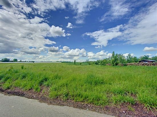 SUPERBE TERRAIN A BATIR D'ENVIRON 77 ARES DONT 50