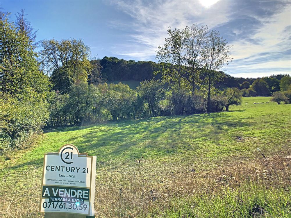 TERRAIN A BATIR DE 839M²