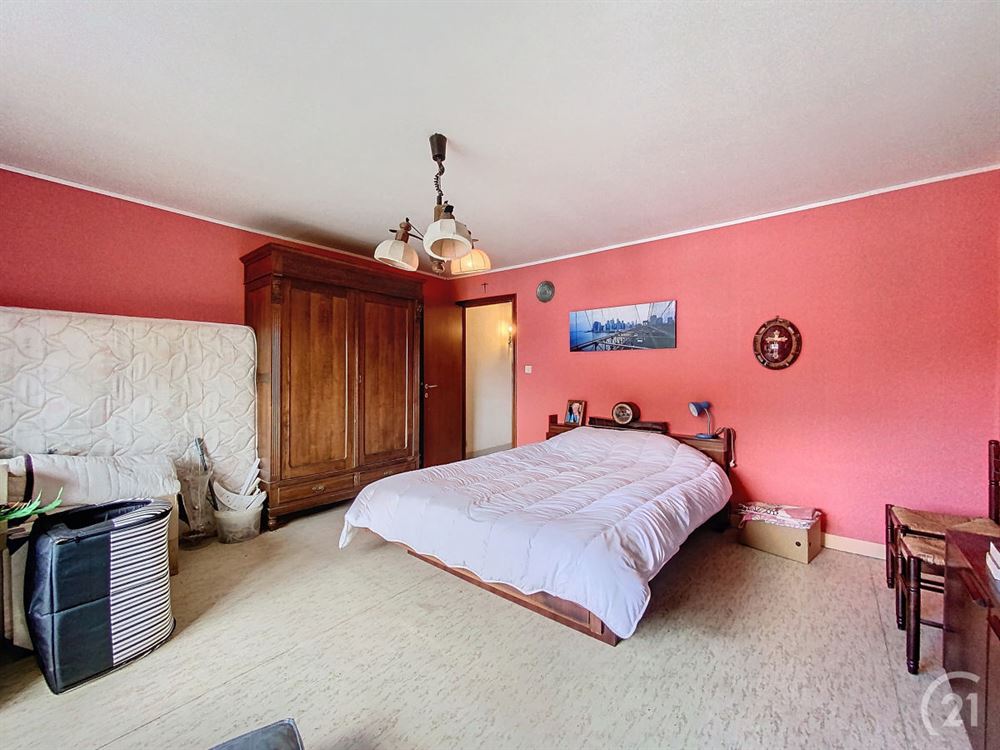 Villa 4 façades avec salle de banquet et espace pr