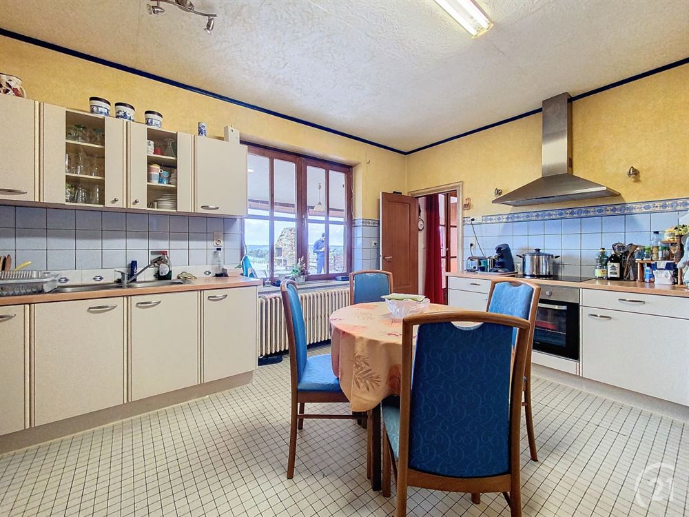 Villa 4 façades avec salle de banquet et espace pr