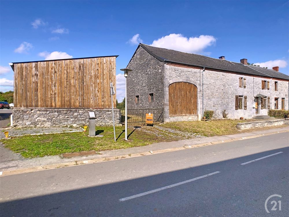 Ferme avec dépendances et terrain à rénover