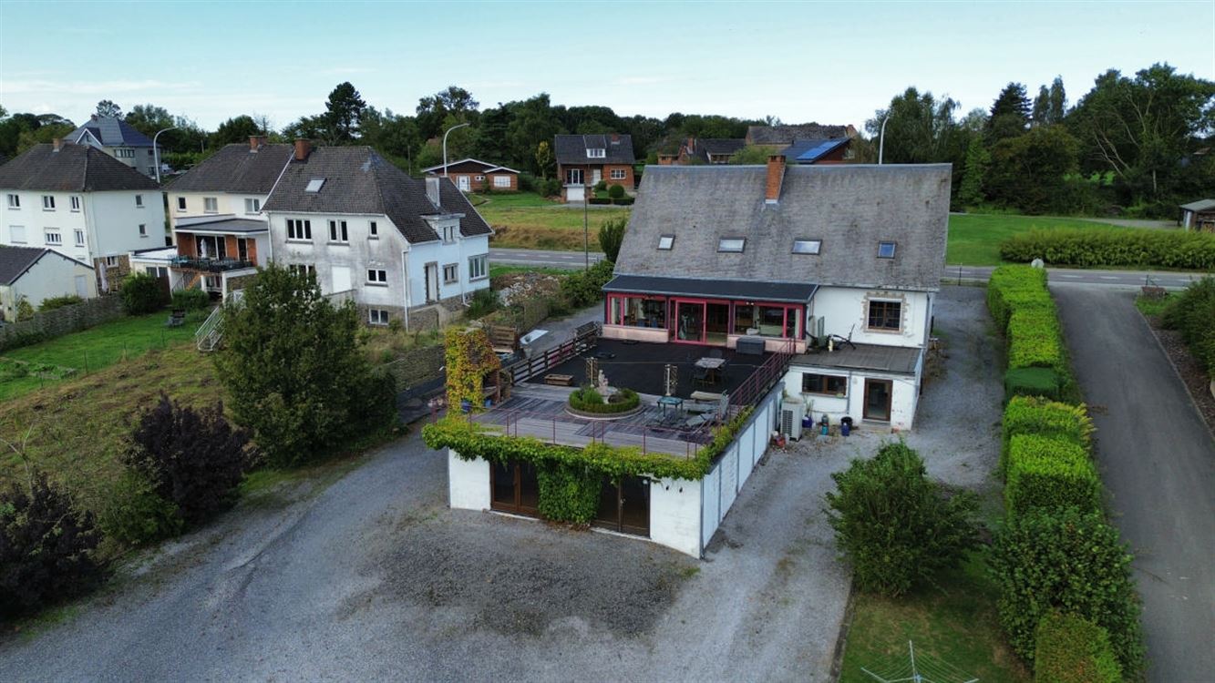 Villa 4 façades avec salle de banquet et espace pr