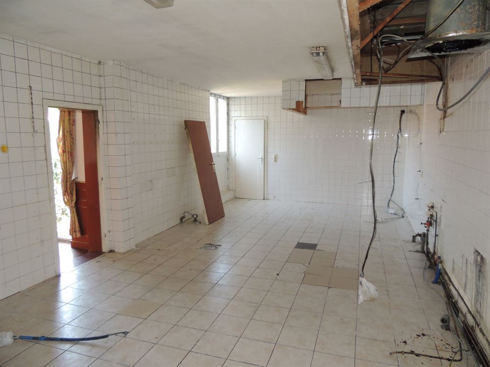 MAISON DE COMMERCE EN PLEIN CENTRE-VILLE