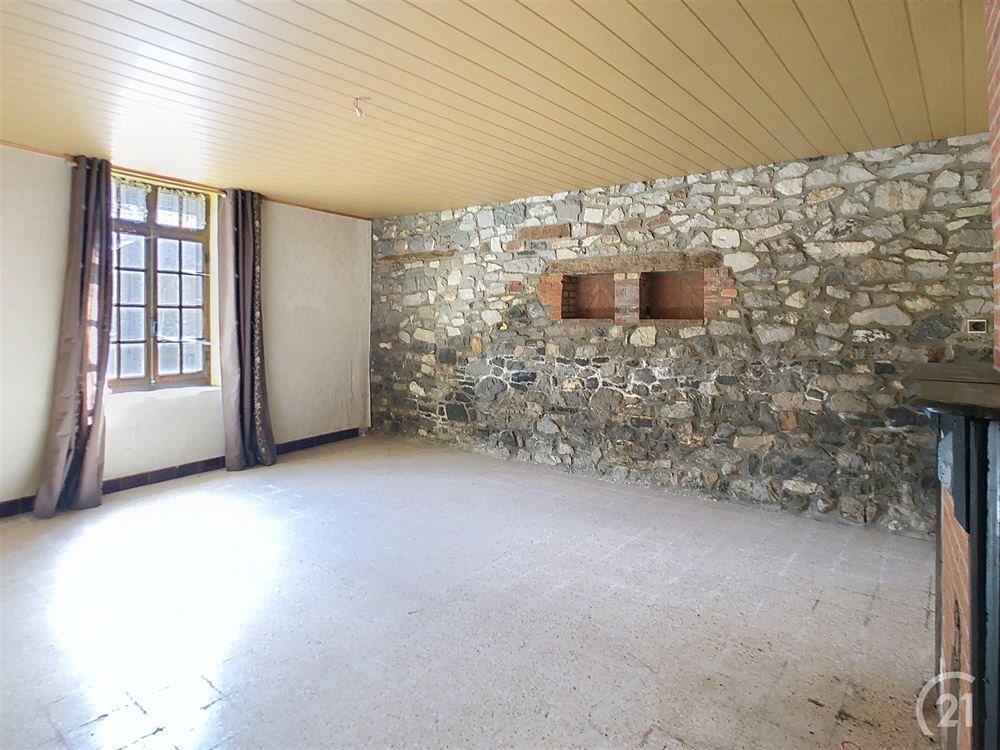 Ferme avec dépendances et terrain à rénover