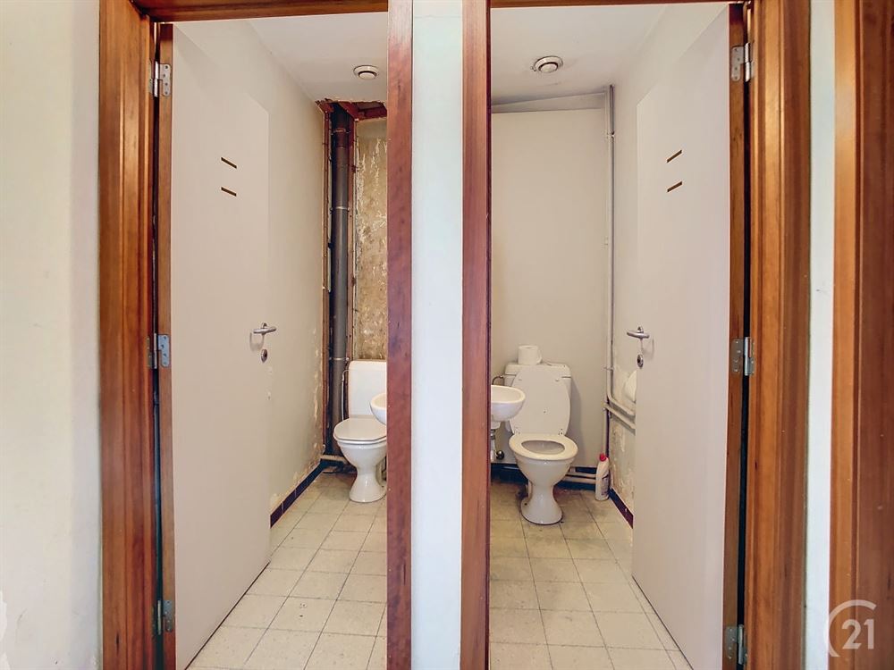 MAISON DE COMMERCE + APPARTEMENT IDEALEMENT SITUEE