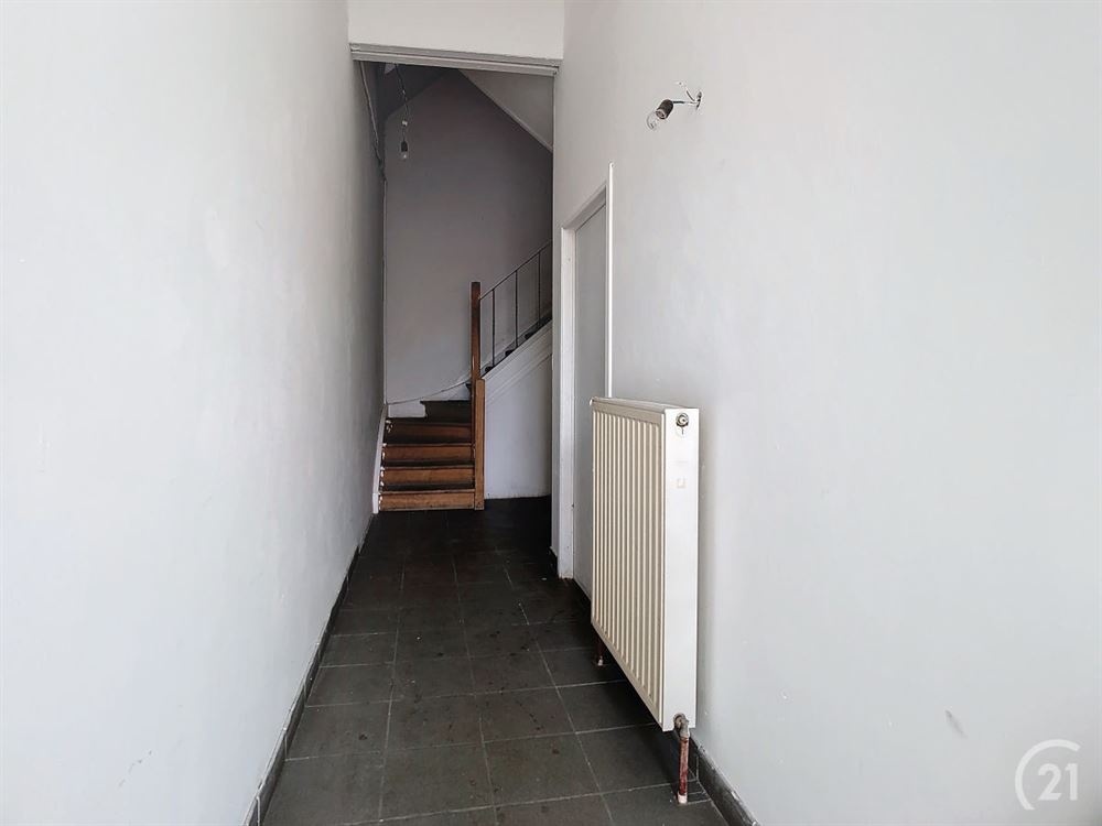 MAISON DE COMMERCE + APPARTEMENT IDEALEMENT SITUEE