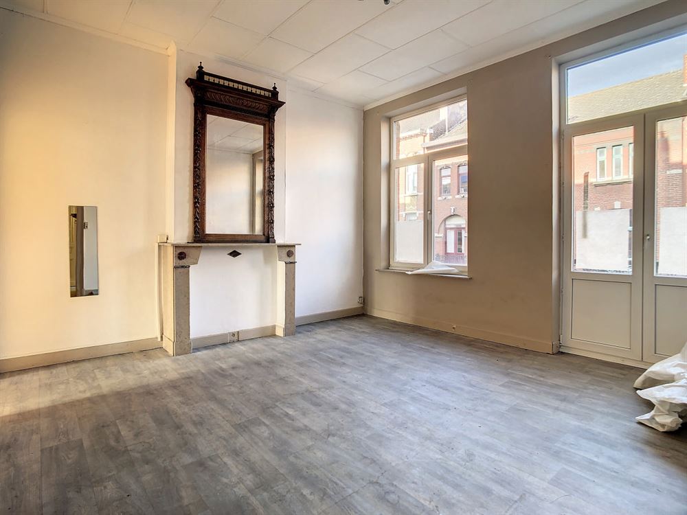 BELLE MAISON DE MAITRE SUR 3 NIVEAUX AVEC COUR