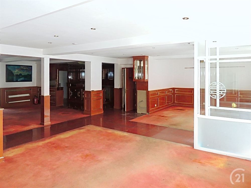 MAISON DE COMMERCE EN PLEIN CENTRE-VILLE