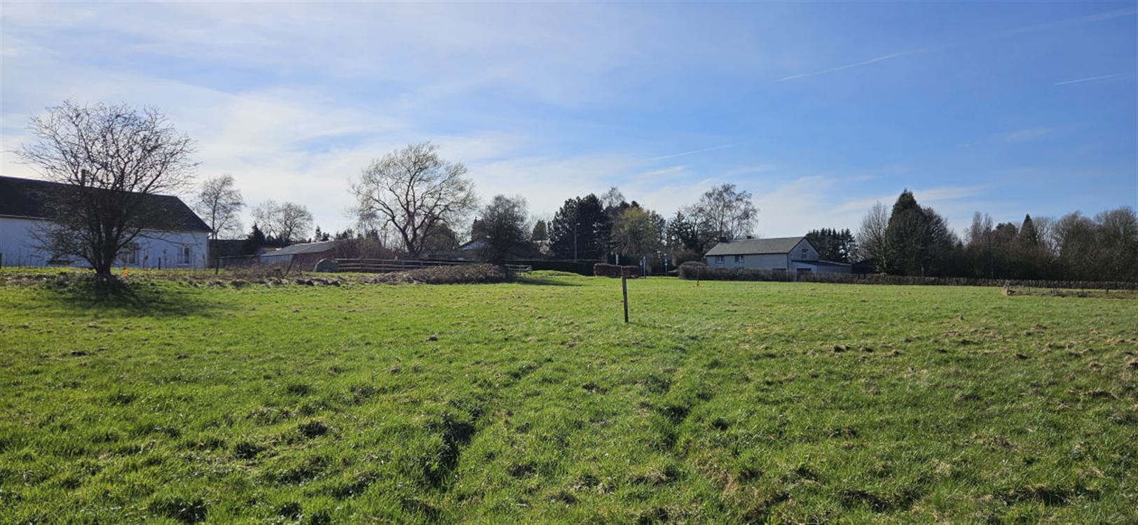 TERRAIN A BATIR DE 1051M²