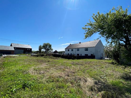 SUPERBE TERRAIN A BATIR DE 9,83 ARES - GARAGE - AC
