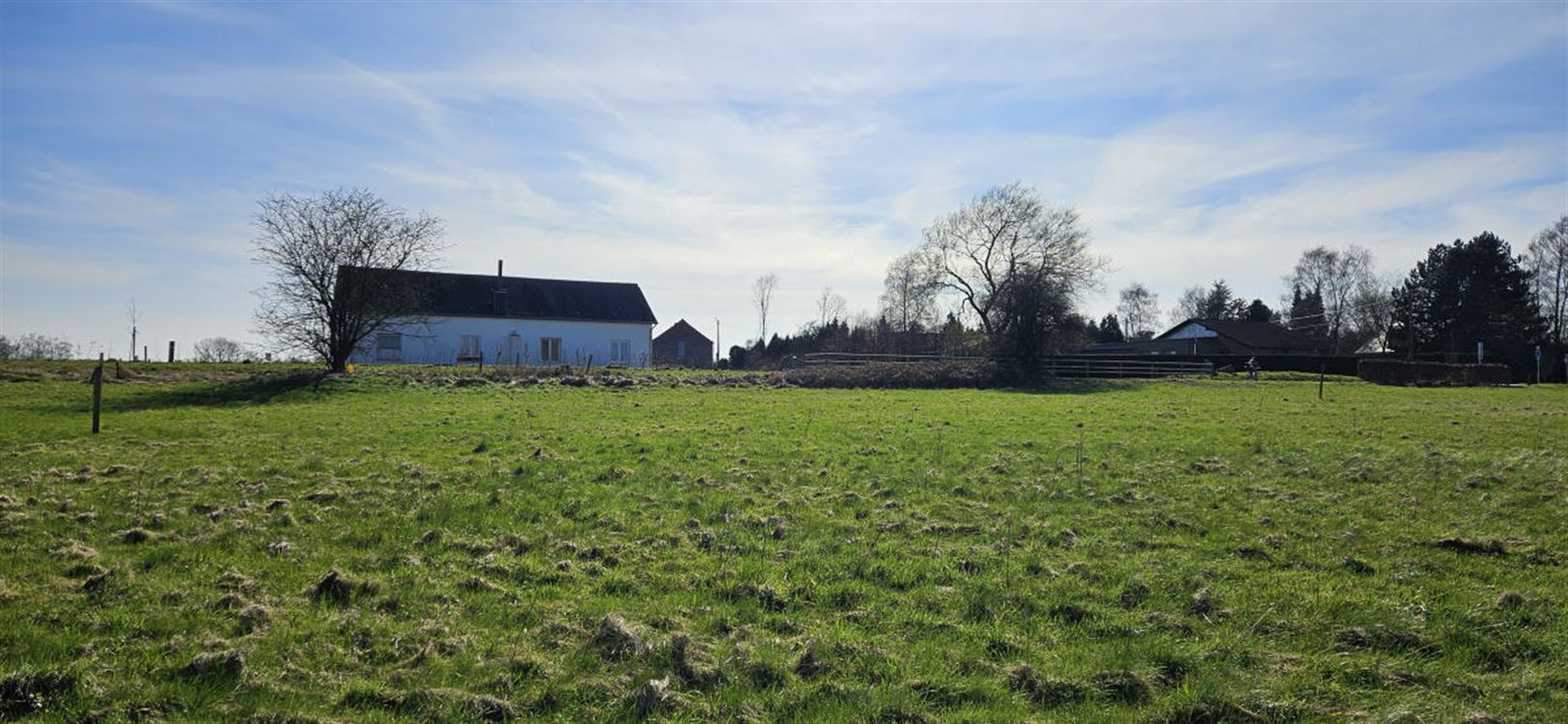 TERRAIN A BATIR DE 1051M²