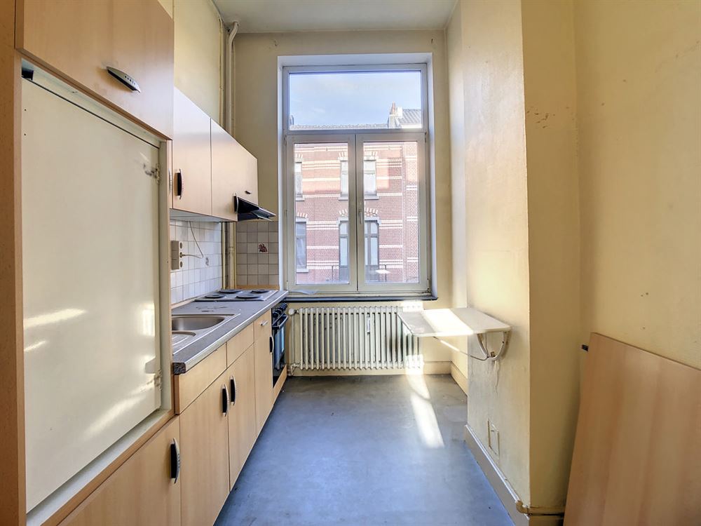 BELLE MAISON DE MAITRE SUR 3 NIVEAUX AVEC COUR