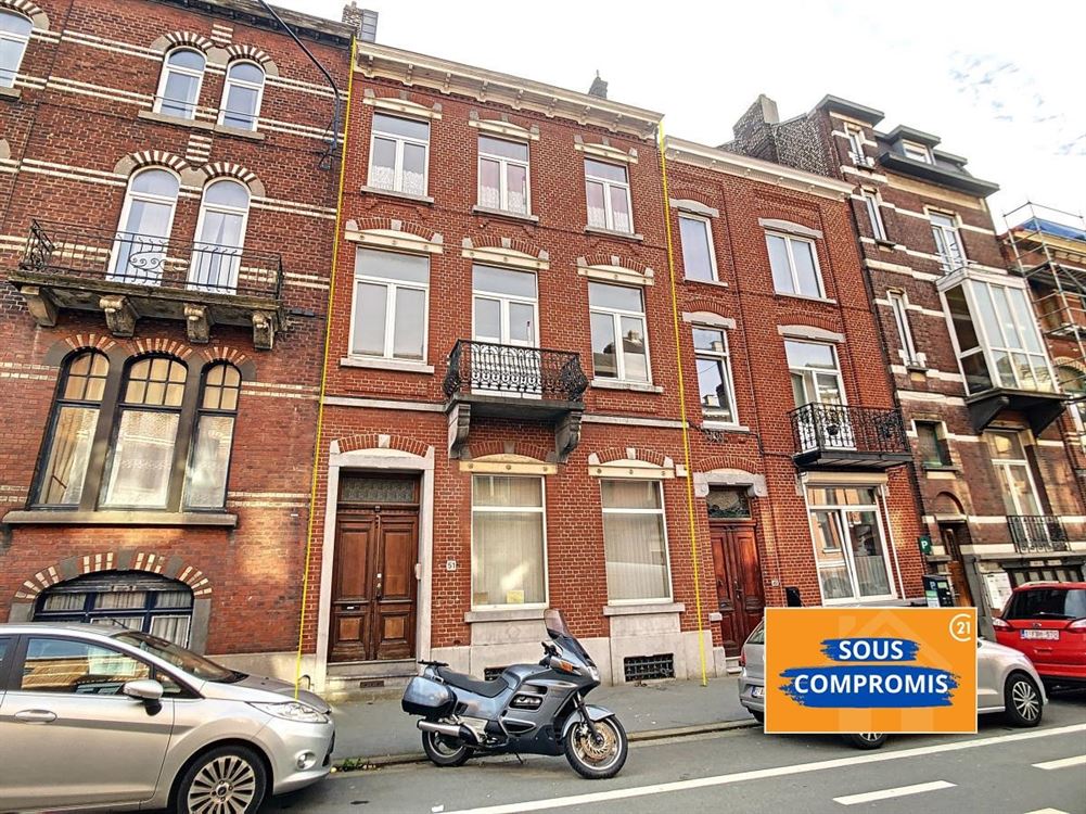BELLE MAISON DE MAITRE SUR 3 NIVEAUX AVEC COUR