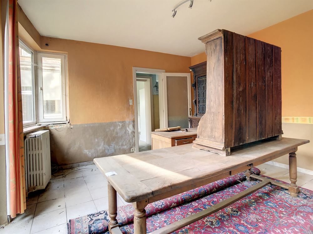 BELLE MAISON DE MAITRE SUR 3 NIVEAUX AVEC COUR