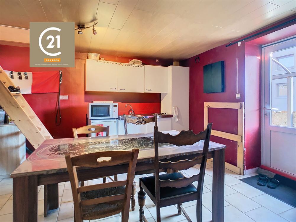 BELLE MAISON A RENOVER - 2 CHAMBRES - GARAGE - JAR