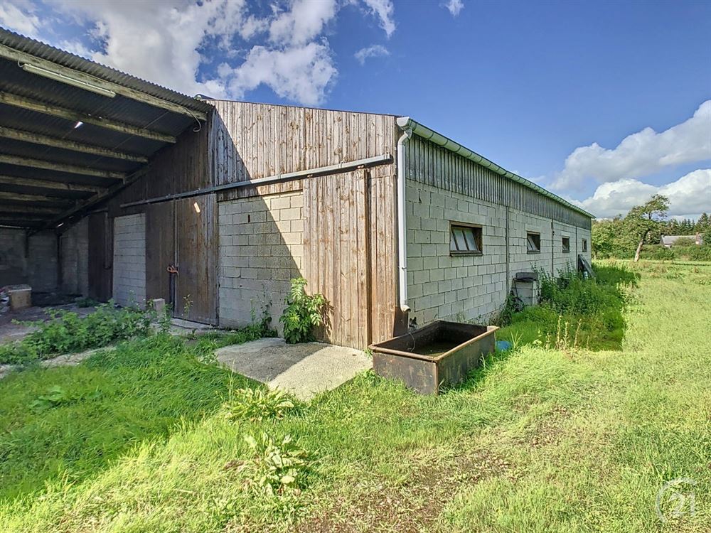 Ferme avec dépendances et terrain à rénover