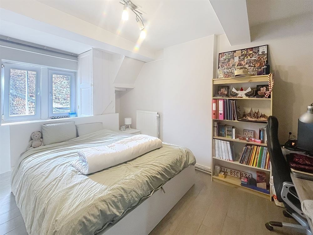 JOLIE MAISON ENTIEREMENT RENOVEE AVEC COUR DE 18 M