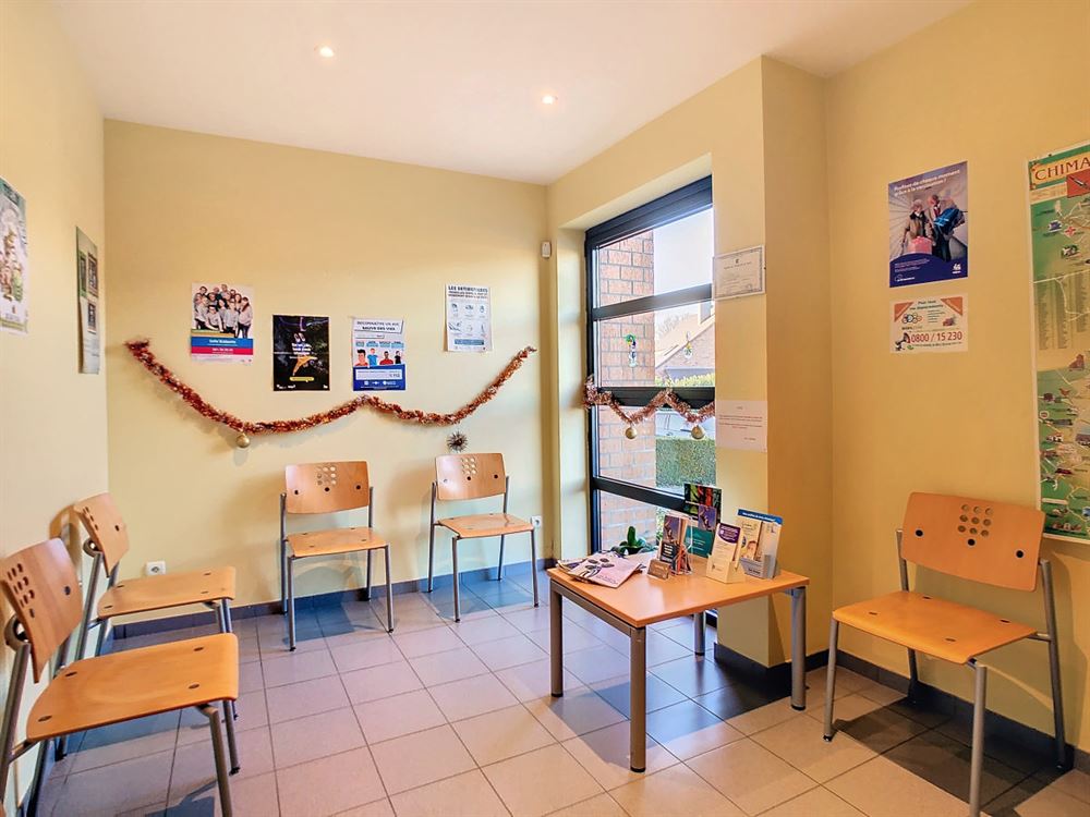 CABINET MEDICAL AVEC SECRETARIAT ET SALLE D'ATTENT